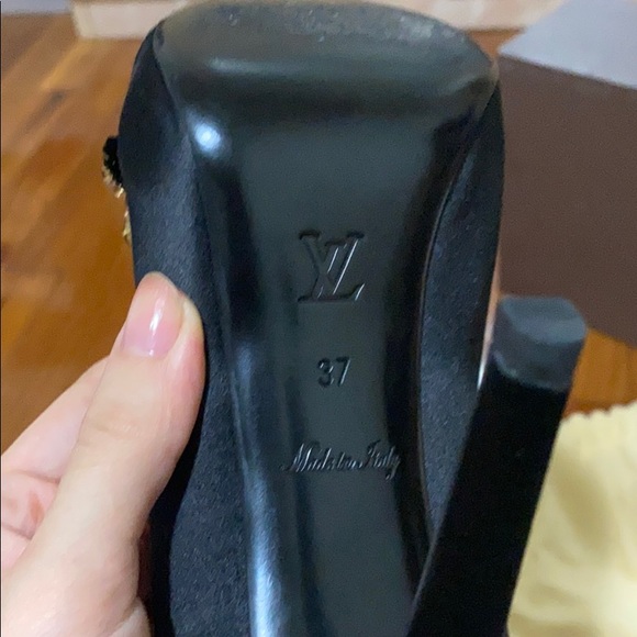 ✨Louis Vuitton Athen Satin Peep-toe Pumps✨ - Picture 12 of 13